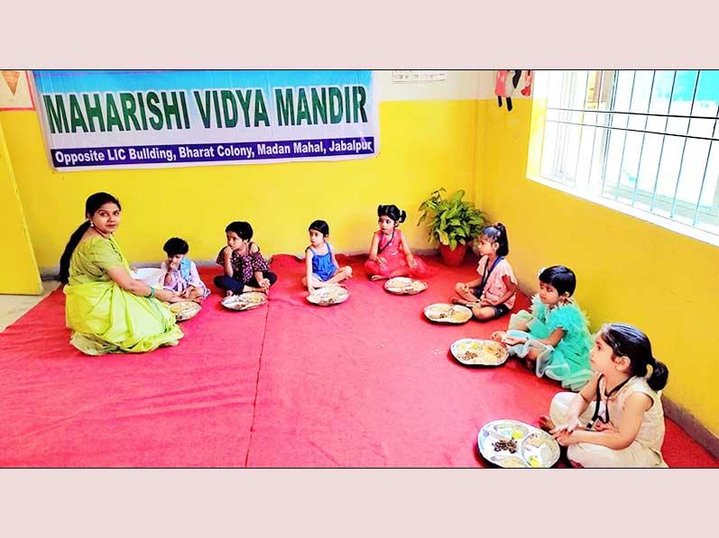 MVM Madan Mahal Jabalpur: Navratri kanya poojan and bhojan was oraganized at Maharishi Vidya Mandir Madan Mahal Jabalpur with complete devotion to Navadurgas.