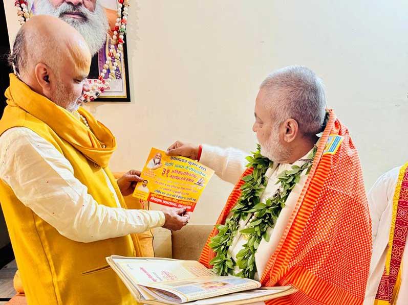 The melodious recitation and listening of the Vedas is the only means of receiving blessings from the Gods: Brahmachari Girish Ji On the occasion of Maha Kumbh 2025 organized in Teerthraj Prayag, Brahmachari Girish Ji, the devoted disciple of Maharishi Mahesh Yogi Ji, at Maharishi Ashram located on the banks of Sangam in Prayagraj, along with some directors of Maharishi Vidya Mandir, reached Vindhyavasini Devi Temple in Vindhyachal and worshiped Goddess Maa and sought blessings from her for good health, prosperity and peace for all the citizens of the world.