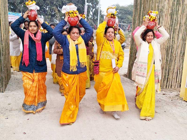 On the pious occasion of Mahakumbh at Prayagraj, Maharishi Vedic Pundits have chanted 1331 path of Rudrashtadhyayi and performed Hawan in Maharishi Ashram, situated on the bank of the Holy confluence  of Ganga, Yamuna and Saraswati in divine presence of the most blessed disciple of His Holiness Maharishi Mahesh Yogi Ji, Brahmachari Girish ji. In his address Brahmachari Ji said that Today's chanting of 1331 Rudrashtadhyayi is for the over all well being of all the citizens and providing invincibility to all nations of the world.    