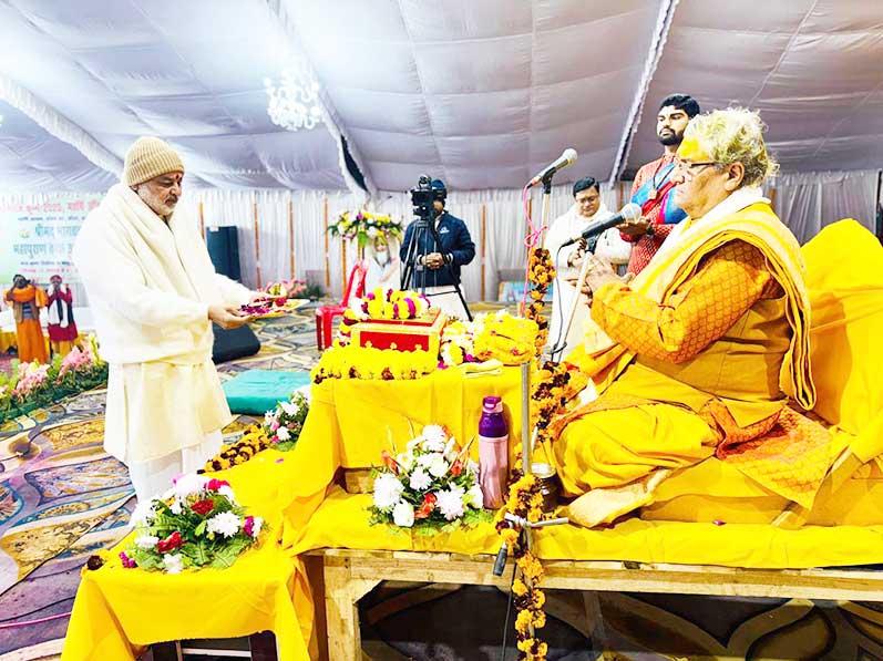 On the pious occasion of Mahakumbh at Prayagraj, Maharishi Vedic Pundits have chanted 1331 path of Rudrashtadhyayi and performed Hawan in Maharishi Ashram, situated on the bank of the Holy confluence  of Ganga, Yamuna and Saraswati in divine presence of the most blessed disciple of His Holiness Maharishi Mahesh Yogi Ji, Brahmachari Girish ji. In his address Brahmachari Ji said that Today's chanting of 1331 Rudrashtadhyayi is for the over all well being of all the citizens and providing invincibility to all nations of the world.    