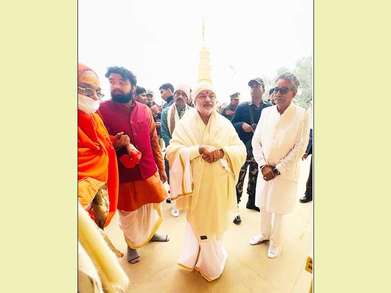 Group Chairman of Maharishi Educational Institutions in India, Ved Vidya Martand Brahmachari Girish Ji in divine presence of Jyotishpeethadheeshwar Jagadguru Shankaracharya Swami Vasudevanand Ji Maharaj  has arranged to unveil a Tower of Maharishi Loka Resolution.