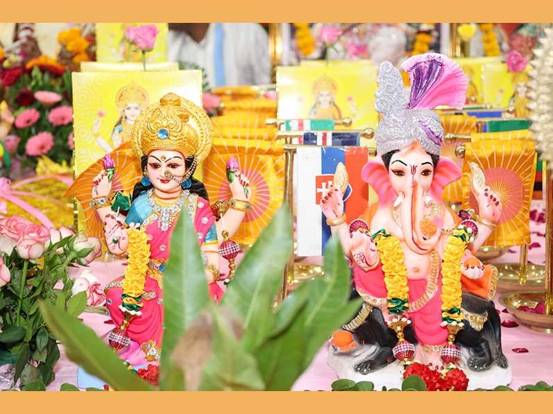 Three days celebration at Maharishi Organisation 
Three auspicious days of divine grace of Devies and Devatas were celebrated in Maharishi Organisations all over India. 