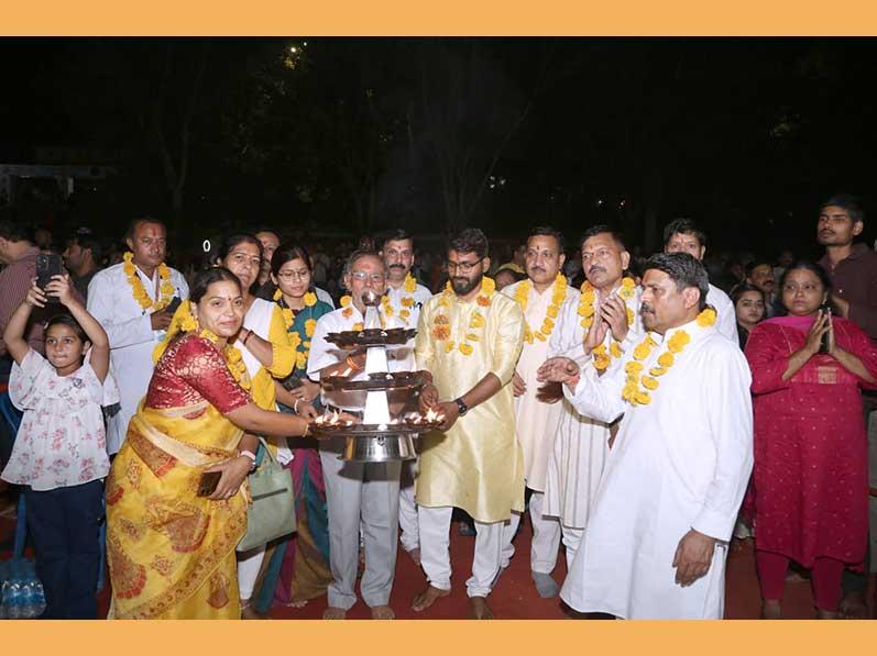 It is a matter of great joy that Maharishi Parikrama-2 started today on Saturday, 19-4-2025, in the morning from Jabalpur, which will be completed on 27-04-2025 in Prayagraj. Under the grace of Vedic Gurudev and the divine guidance of Maharishi Educational Institutions Chairman Brahmachari Girish ji, all the Parikrama members from different states of the country gathered at Sanskardhani Jabalpur on the first day today. The program started with Guru Puja at Maharishi Vidya Mandir Narmada Road branch, Jabalpur.