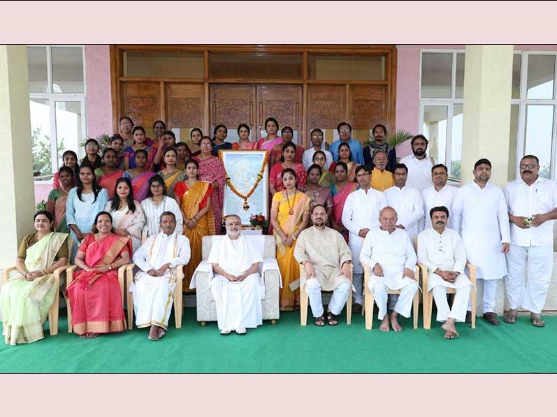 Maharishi World Peace Assembly has started today at Bhopal on the theme of creating world peace through different Vedic Technologies. Over 50 participants are attending. Brahmachari Girish Ji has inaugurate the assembly and said every individual is a valuable unit of the society and each one is responsible to create peace. Maharishi Ji has brought to light many simple, valuable and effect Vedic Technologies, which should be applied in our life individually and collectively  to enjoy World Peace. Prof. Bhuvnesh Sharma VC Maharishi Mahesh Yogi Vedic Vishwavidyalaya, Shri V. R. Khare Secretary General of Maharishi World Peace Movement, Dr. Prakash Chandra Joshi-Executive Director of MVM Schools Group and Smt. Arya Nandkumar National Secretary of Communication of MWPM have also addressed the assembly.