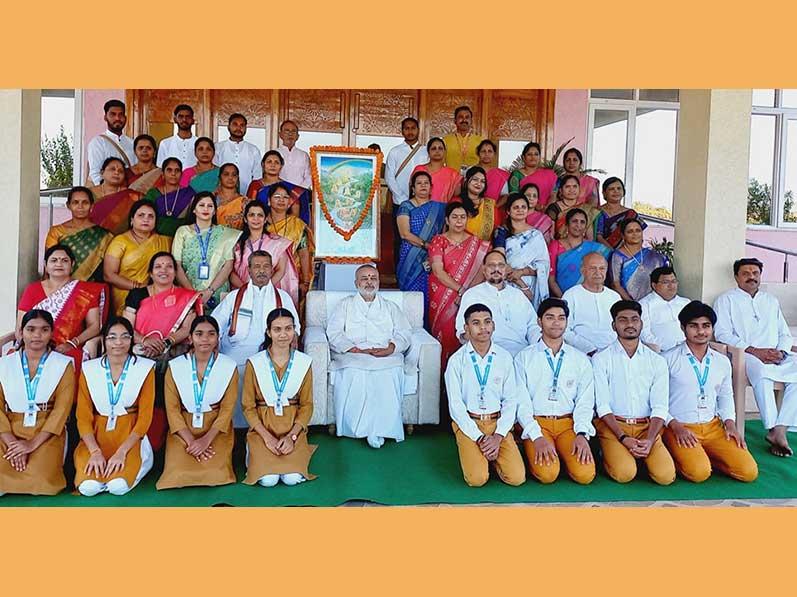Maharishi Vishwa Shanti Andolan organized the Maharishi Vishwa Shanti Samagam in Bhopal from 29 March to 4 April 2025 under the aegis of Maharishi Vishwa Shanti Andolan. More than 40 practitioners of Transcendental Meditation, TM-Sidhi Program and Yogic Flying enjoyed the Samagam.