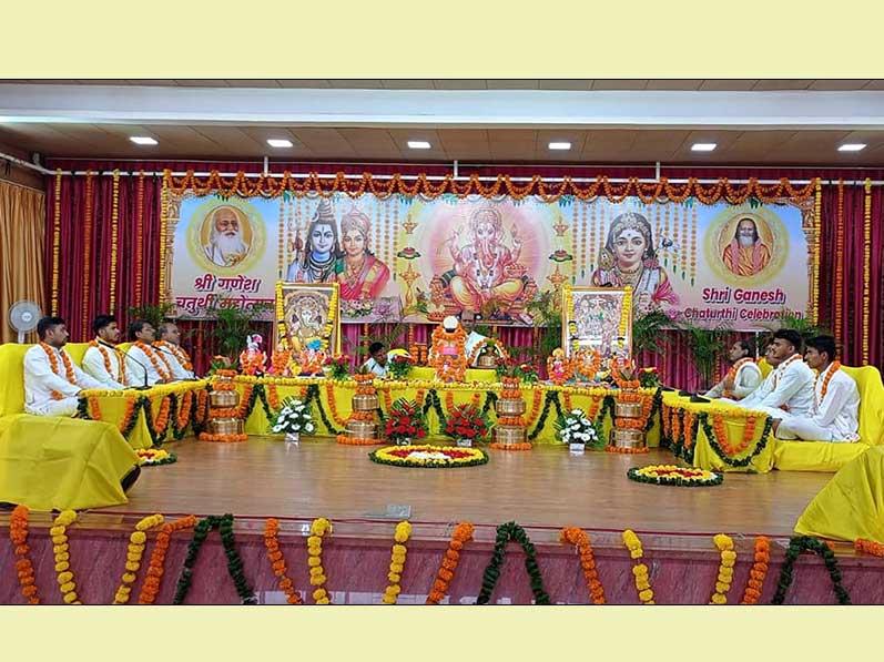 On the auspicious occasion of Shri Ganesh Chaturthi, the installation and Pujan festival of Lord Vighnavinayak Shri Ganapati was performed at Gurudev Brahmanand Saraswati Ashram, Bhopal by Vedic pundits under the guidance of Brahmachari Girish ji. This festival will continue for ten days from today on.