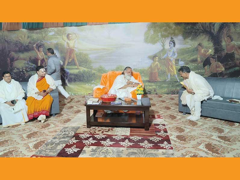 Brahmachari Girish Ji, Maharishi Organisation, Shri Ved Prakash Sharma, Shri Ramdev Dube and Shri Basant Das met Param Pujya Swami Gyananand Ji Maharaj and invited him to attend conference Immediate Need of Mutual Coordination of Dharma Peeths for Securing Sanatan Dharma being organised by Maharishi Organisation on 6th February 2025, Thursday at Maharishi Ashram, Sangamtat, Arail Prayagraj. Swami Ji has kindly consented to attend the conference.