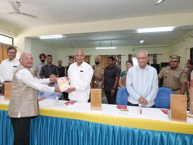 Professor Pankaj Chande ji ex-VC of Maharishi University of Management and technology to Honorable Governor Shri Banvarilal Purohit Ji.