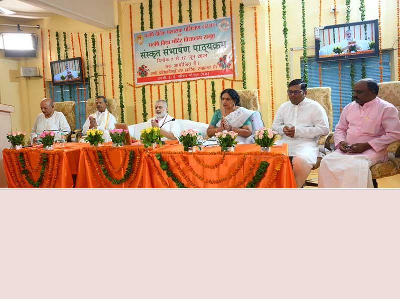 Sanskrit Sambashan Course completed today at MVM National Office, Bhopal. 31 Sanskrit Teachers from Madhya Pradesh MVMs and 5 Vedic Pundits have attended the course. During valedictory celebration, participants presented speech, single mono act, solo song, group songs, debate etc. in Sanskrit. Honourable Chairman of MVM Schools group Brahmachari Girish Ji has appreciated Sanskrit speaking by all participants and thanked teachers for conducting this course. 