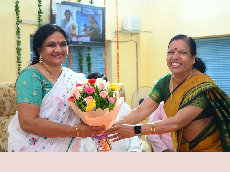 Sanskrit Sambashan Course completed today at MVM National Office, Bhopal. 31 Sanskrit Teachers from Madhya Pradesh MVMs and 5 Vedic Pundits have attended the course. During valedictory celebration, participants presented speech, single mono act, solo song, group songs, debate etc. in Sanskrit. Honourable Chairman of MVM Schools group Brahmachari Girish Ji has appreciated Sanskrit speaking by all participants and thanked teachers for conducting this course. 