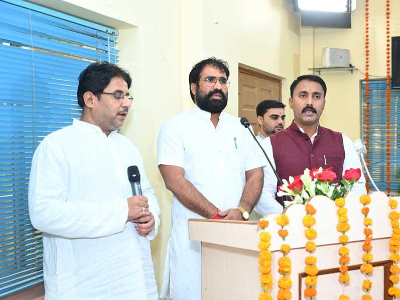 Sanskrit Teachers Training residential course was organised from 15th to 29th July 2025 at Maharishi Centre of Educational Excellence campus, Bhopal. 18 teachers have completed the course taught by Dr. Satyavani and Mrs. Devaki, both highly qualified and experience Sanskrit Teachers. Trained teachers will go back to their respective Maharishi Vidya Mandir schools and will train about 6000 students every year in spoken Sanskrit. Addressing valedictory session, Ved Vidya Martand Brahmachari Girish Ji has reminded of resolution passed about Sanskrit teaching and has announced many such courses with larger number of teachers to cover about 10 lakh members of Maharishi Organisation in next two years.