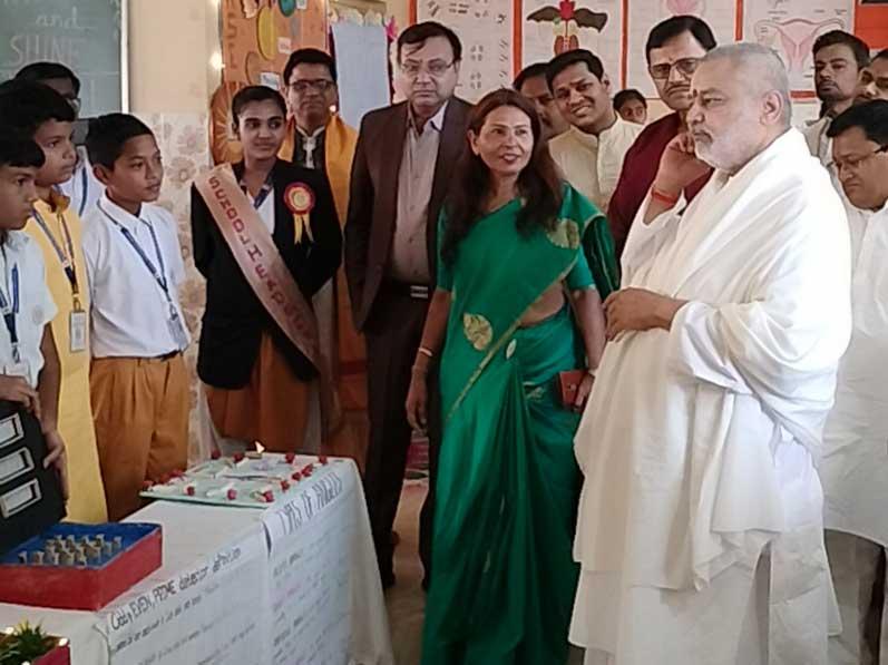 Brahmachari Girish ji has inaugurated and visited Science Exhibition organised by students of Maharishi Vidya Mandir Bhandara. Brahmachari ji has appreciated models display and gave many suggestions to improve the models.