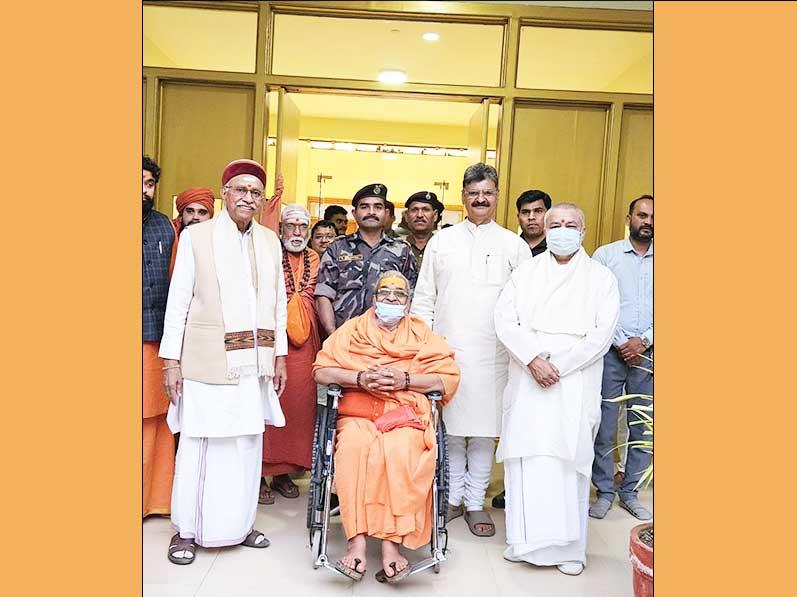 Anant Shri Vibhushit Jyotishpeethadheeshwar Jagatguru Shankaracharya Swami Vasudevanand Saraswati Ji Maharaj and Honorable Shri Dinesh Chandra Ji, International Patron of Vishwa Hindu Parishad has visited Maharishi Gaushala and Training Centre, Bhopal. Anant Shri Vibhushit Astrologer, Jagatguru Shankaracharya Swami Vasudevanand Saraswati Ji Maharaj and International Patron of Vishwa Hindu Parishad, Honorable Shri Dinesh Chandra Ji visited Maharishi Gaushala and Training Centre, Bhopal.