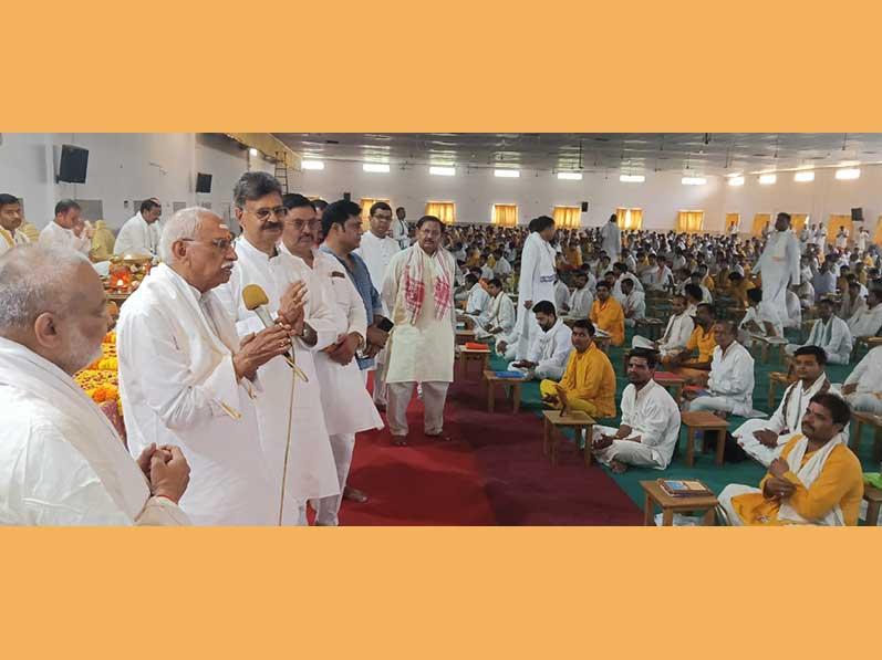 Honourable Shri Dinesh Ji, International Patron of Vishwa Hindu Parishad has visited Maharishi Ved Vigyan Vidyapeeth  and Maharishi Mahesh Yogi Vedic Vishwavidyalaya campus situated at Brahmsthan of India Geographical Centre of India, village Karaundi, district Katni. Shri Dinesh Ji has attended Shri Atirudrabhishedk performed by 1331 Maharishi Vedic Pundits, visited 5 Yagya Mandaps of Adbhut Shanti Mahayagyas, Brahmsthan centre point of India and University administrative centre.