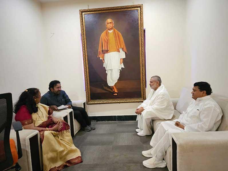 Brahmachari Girish ji with Mrs. Vasanthy Parasuraman and Shri Ramdev has met and presented his new book 