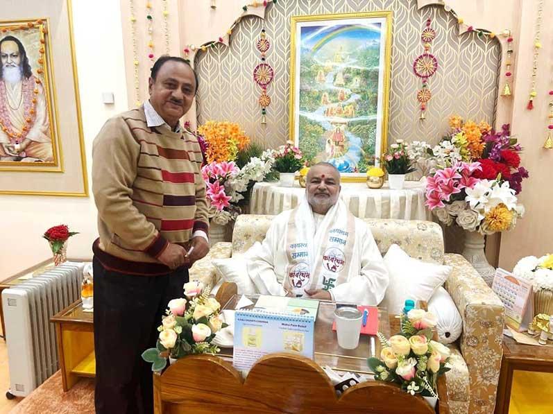 Shri Pralay Shrivastava, President of Kayastham-Kayasth Mahasabha of Madhya Pradesh and ex-Joint Director of Public Relation Department of Madhya Pradesh Government has visited Ved Vidya Martand Brahmachari Girish Ji-Chairman of Maharishi Group of Educational Institutions. Shri R. P. Shrivastava, CEO of Swadesh News Chanel has also joined the discussion and committed to publicise the programmes through his TV and social media Chanels. A fruitful discussion on awakening the interest in youth towards spiritualism took place. It was decided that Kayastham and Maharishi Organisation will work together to train youth.