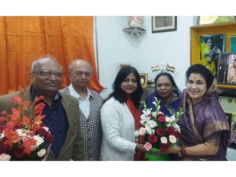 Shri V. R. Khare. Director Communication and Public Relations of Maharishi Vidya Mandir Group, Shri Sunil Okhade, Joint Director and Smt. Anjali Singh Kushwaha, Principal Maharishi Kids Home, Bhopal have visited and honoured Smt. Krishna Gaur, Hon'ble MLA Govindpura of Bharitya Janta Party, Bhopal with flowers. Shri V.R. Khare presented book 