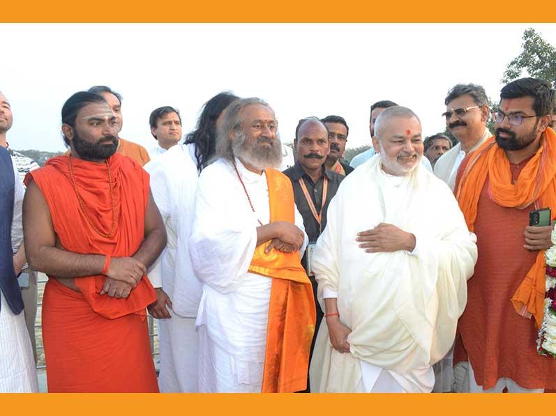Sri Sri 1008 Ravi Shankar Ji, the founder of Art of Living organisation and program has visited Maharishi Ashram and Maharishi Smarak at Sangamtat Prayagraj.