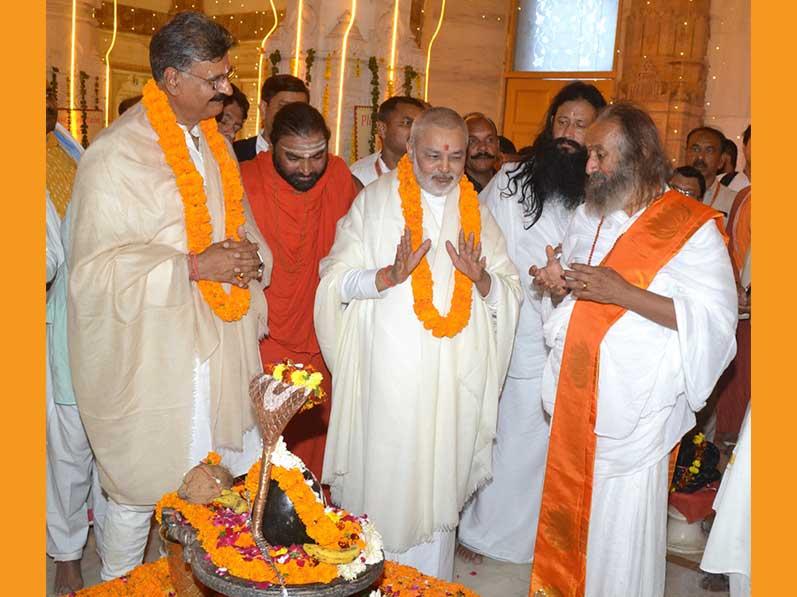 Sri Sri 1008 Ravi Shankar Ji, the founder of Art of Living organisation and program has visited Maharishi Ashram and Maharishi Smarak at Sangamtat Prayagraj.