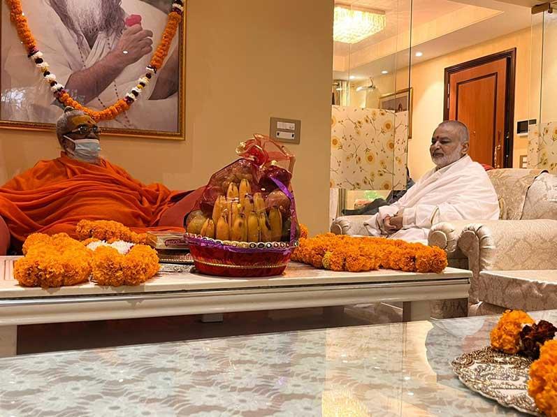 Received the blessings of Astrologer, Jagadguru Shankaracharya Maharaj, Swami Shri Vasudevanand Saraswati Ji.