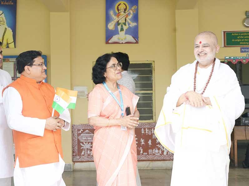 A Tiranga Yatra was organised by Maharishi Centre for Education Excellence (MCEE) at Bhopal. Over 1000 members of Maharishi Organisation including Brahmachari Girish Ji, Prof. Bhuvnesh Sharma, Mrs. Rekha Nimkar, all directors and members of MVM National Office, faculty of Maharishi Institute of Management, teachers and students of MCEE, and Mahamedia Group members have participated in the Yatra. At the end of Yatra Brahmachari Girish Ji has addressed the assembled members and said that Its a very good sankalpa of having flag on each home, each building of India Ghar Ghar Tiranga.