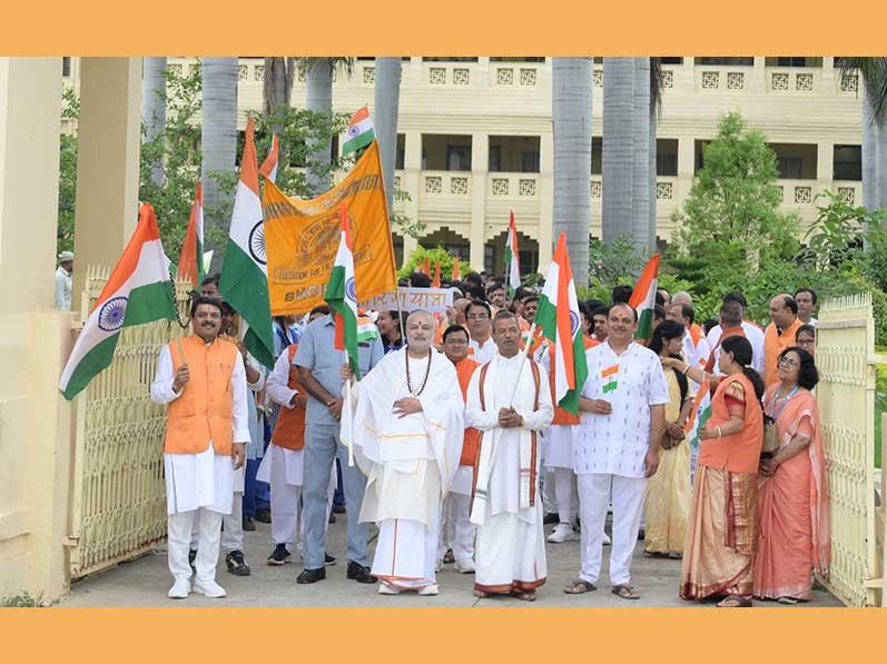 A Tiranga Yatra was organised by Maharishi Centre for Education Excellence (MCEE) at Bhopal. Over 1000 members of Maharishi Organisation including Brahmachari Girish Ji, Prof. Bhuvnesh Sharma, Mrs. Rekha Nimkar, all directors and members of MVM National Office, faculty of Maharishi Institute of Management, teachers and students of MCEE, and Mahamedia Group members have participated in the Yatra. At the end of Yatra Brahmachari Girish Ji has addressed the assembled members and said that Its a very good sankalpa of having flag on each home, each building of India Ghar Ghar Tiranga.