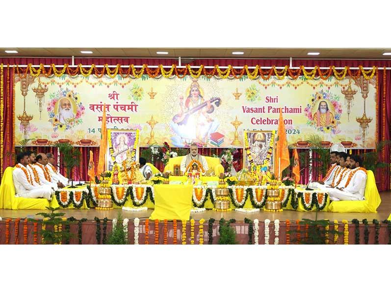 Vasant Panchmi Utsav was arranged with puja of Maha Saraswati at Gurudev Brahmanand Saraswati Ashram Bhopal in divine presence of Brahmachari Girish Ji. All branches of Maharishi Organisation also celebrated Vasant Panchmi.