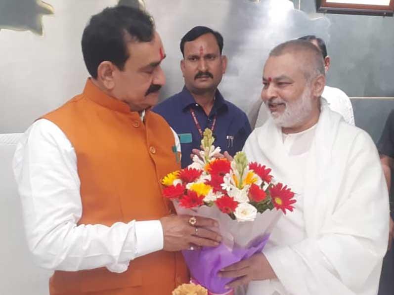 Brahmachari Girish Ji meets Shri Narottam Mishra Ji, Honourable Minister of Home Affairs, Law, Prisons, and Parliamentary Affairs, Government of Madhya Pradesh, and presented his book - Maharishi Mahesh Yogi Ji ki Daiviya Chhatrachhaya mein Brahmachari Girish (Brahmachari Girish Under Divine Umbrella of His Holiness Maharishi Mahesh Yogi Ji)