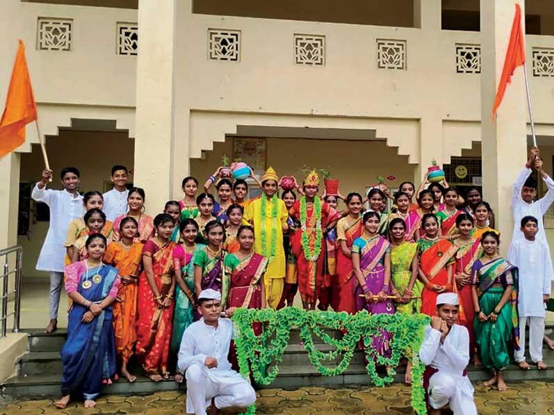 Students of MVM Tumsar during Shri Guru Purnima
celebration in school.