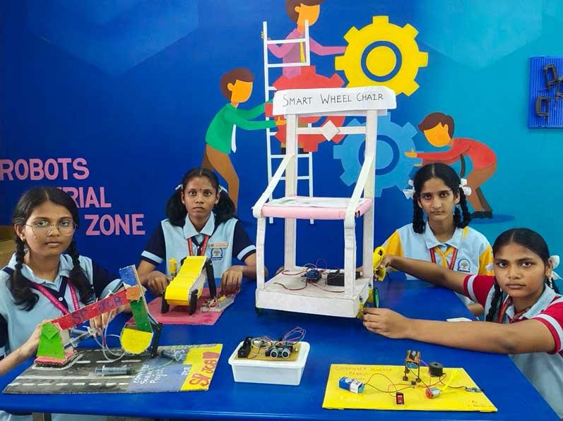 Students of MSE Chennai during presentation of their
models at ATL Project Presentation (Science Exhibition).