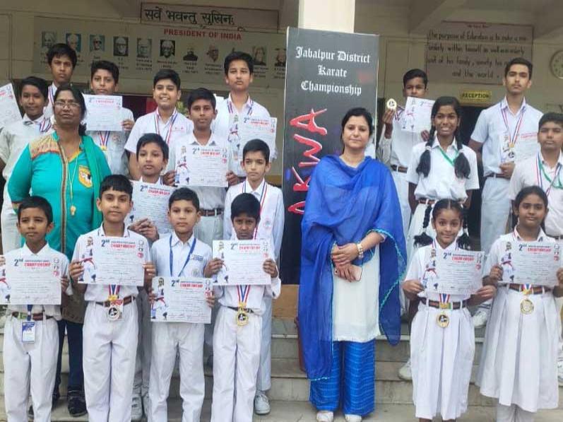 Winner students of MVM Jabalapur - V with their medals
and certificates received in District Karate Championship.