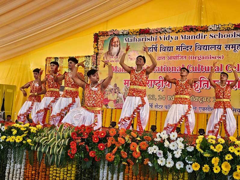 Development of knowledge retention capacity through Transcendental Meditation: Brahmachari Girish
The three-day Maharishi National Cultural Festival of Maharishi Vidya Mandir Group began in Bhopal. Brahmachari Girish Ji, Chairman of Maharishi Vidya Mandir School Group, said on this occasion that The students of Maharishi Vidya Mandir School are different from the students of other schools.