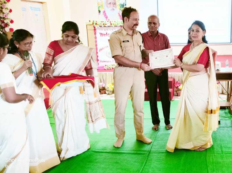 MVM Bhandara : Cerfticate distribution during In-Service Teachers Training Programme.