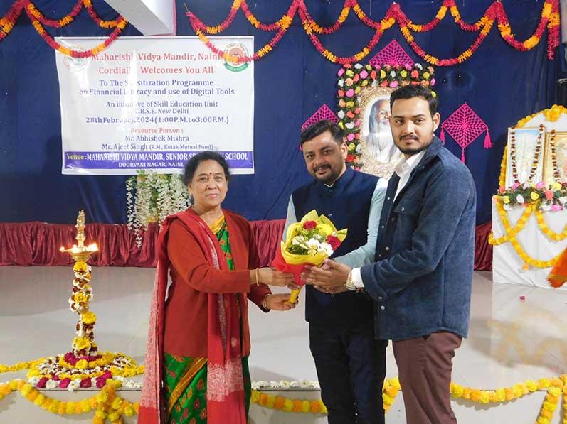 MVM Durwani Naini Prayagraj: Cbse Skill unit conducted an awareness program for Educators about Financial Literacy program and use of Digital tools. Abhishek Mishra from cbse skill unit and Mr Ajit Singh R.M. from kotak mahindra Mutual funds were the resource person appointed.