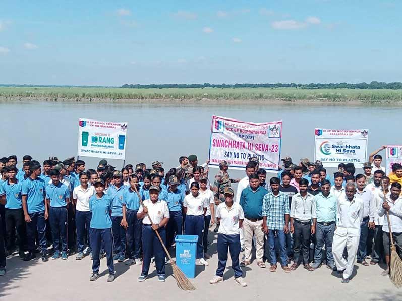 MVM Fatehpur: On the occasion of Gandhi and Shastri Jayanti sanitation campaign was organized both inside and outside the Maharishi Vidya Mandir Fatehpur campus.NCC Junior cadets did sanitation on the river bank of ganga and the district judge joined the sanitation drive on the invitation of senior cadets and teachers of Maharishi Vidya Mandir Fatehpur.