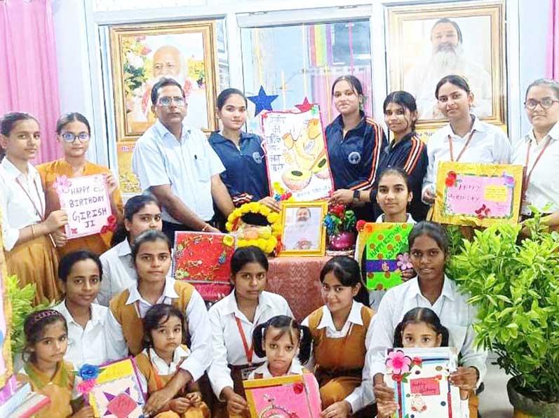 MVM Fatehpur: Birthday of Honourable Chairman Brahmachari Grishi Ji ( Maharishi Vidya Mandir School Group) was celebrated by Maharishi Vidya Mandir Fatehpur with special prayers. Drawing, painting and debates were conducted in many classes to rejoice this auspicious occasion.