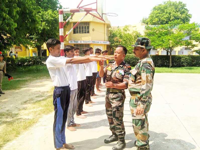MVM Fatehpur: In Maharishi Vidya Mandir Vidyalaya Fatehpur, the senior division was recruited under the leadership of Col. Dinesh Pratap Singh. Recruitment was conducted in many schools of the district, in which a large number of students participated.