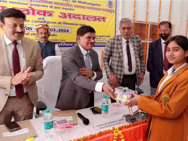 MVM Fatehpur: On the occasion of Inauguration Ceremony of Rastriya Lok adalat students of Maharishi Vidya Mandir Fatehpur were invited for Saraswati Vandana and welcome song. High Court Hon'ble Justice NK Jauhari appreciated school students in his address.