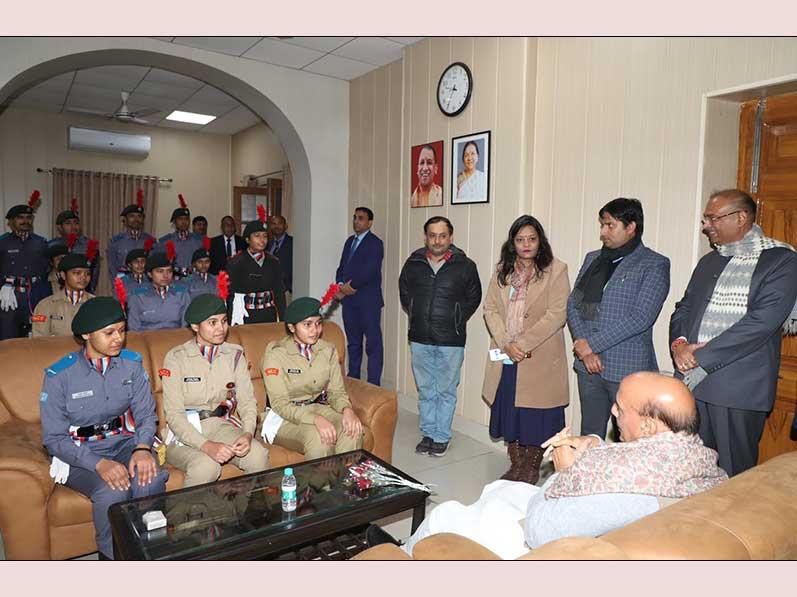 MVM Fatehpur: A Brigadier level inspection was orgnized at 60 UP BN. Maharishi Vidya Mandir Fatehpur NCC cadets participated and were awarded as guard of honor and best performers for briefing session-2024-25. 3 NCC Cadets got an opportunity to meet with Defence Minister Shri Rajnath Singh.