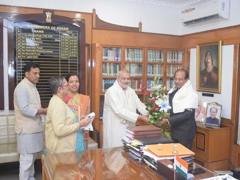 During the visit to Guwahati, Brahmachari Girish ji and delegation members also met Hon'ble Governor of Assam Prof. Jagdeesh Mukhi. Brahmachari Girish Ji has briefed him with all Maharishi Ji's world wide programmes and specially on TM and establishing large groups of TM Siddhi practitioners.

