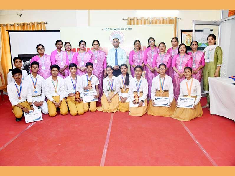 The annual examination results were declared in Maharishi Vidya Mandir, Rustampur, Gorakhpur and meritorious students were awarded medals.