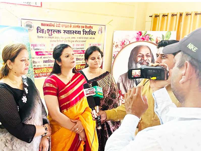 MVM Vijay Nagar Jabalpur: Free Health Check up camp was organized at Maharishi Vidya Mandir Vijay Nagar Jabalpur on the occasion of Sahasrasheersha Devi Mandal foundation day and Introductory lecture of Transcendental Meditation was given to all the doctors and their staff which received overwhelming response.
