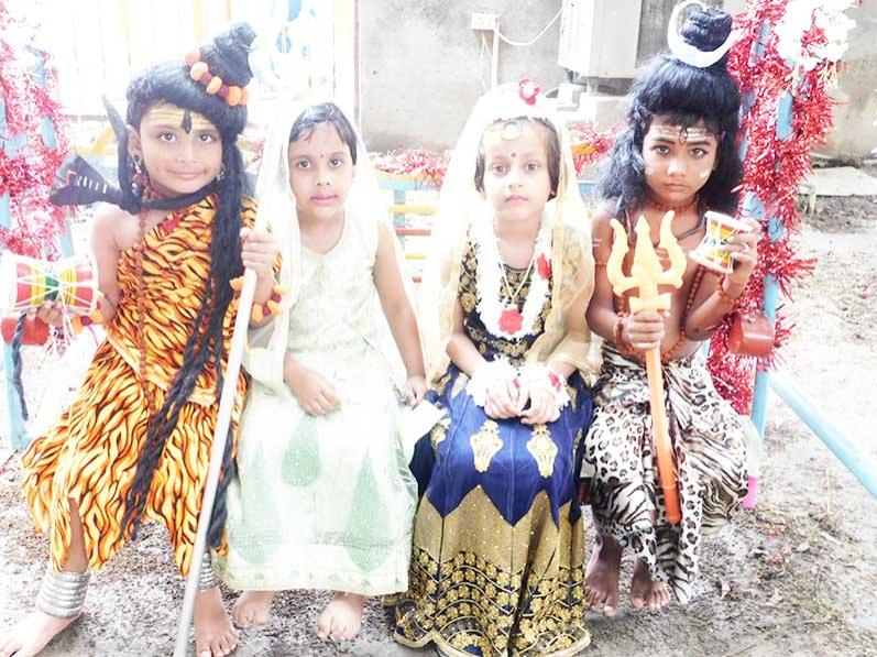 MVM Naini: Sawan celebration took place at Maharishi Vidya Mandir Naini with enthusiasm as children of LKG, UKG dressed in green dresses and of Lord Shiva and Parvati and celebrated Sawan Parv.