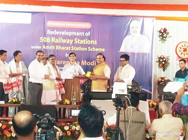 MVM Silpukhuri: Six students from Maharishi Vidya Mandir Silpukhuri were awarded by the Honourable Governor and Chief Minister of Assam on the occasion of 