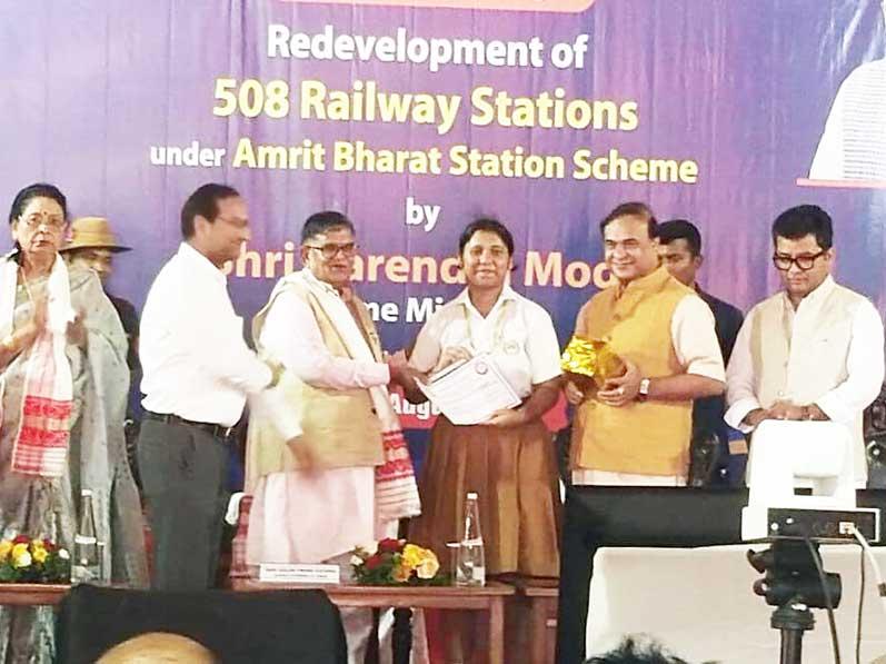 MVM Silpukhuri: Six students from Maharishi Vidya Mandir Silpukhuri were awarded by the Honourable Governor and Chief Minister of Assam on the occasion of 