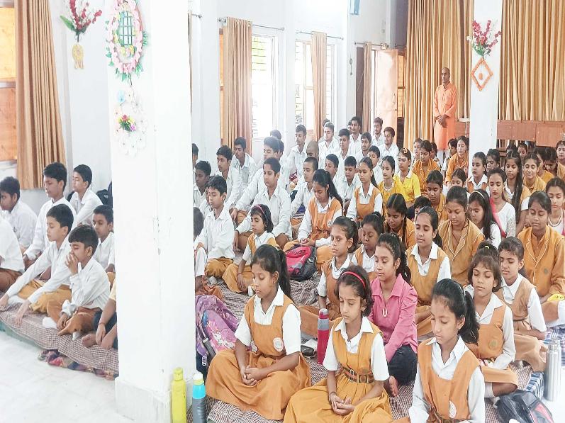MVM Sultanpur: Guru Purnima was celebrated at Maharishi Vidya Mandir Sultanpur with great enthusiasm.