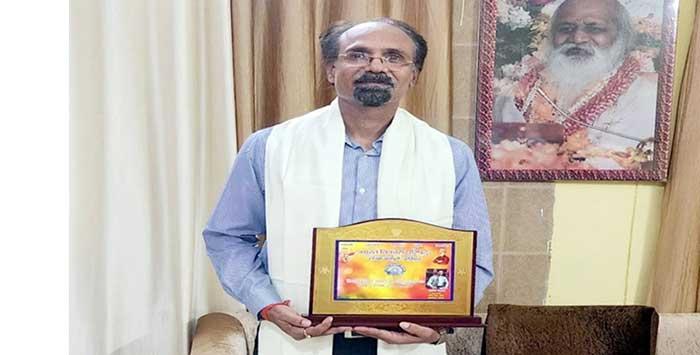 Shri Rajeev Tyagi, Principal, MVM Haridwar  was honoured by Bharat Vikas Parishad, Haridwar, Ganga Sabha Haridwar, Swami Rama Himalayan University and was awarded 'Shiksha Srajan Ratan Samman' by OM Arrogyam Yog Mandir Trust & Jivantika Yog Kunj 
Trust for extraordinary and excellence  work in the field 
of education.